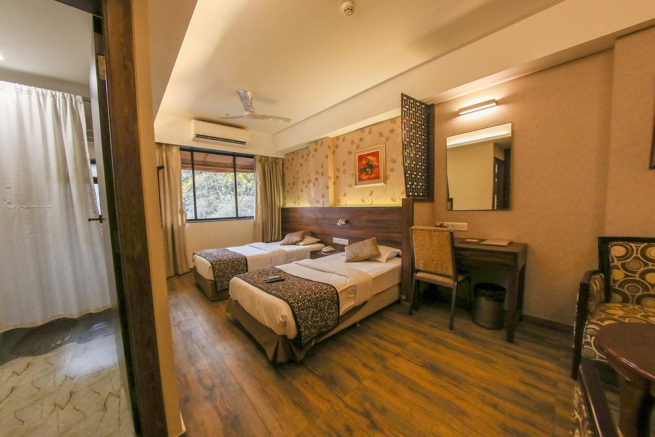 Hotel Maharana Inn Chembur Мумбаи Экстерьер фото